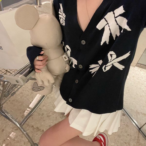 2021 early autumn new classic four bar tb bow knit cardigan women's slim college coat fashion, White;black
2021 early autumn new classic four bar tb bow knit cardigan women's slim college coat fashion, White;black