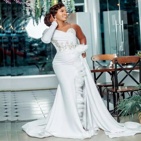 arabic one shoulder wedding dresses plus size feathers appliqued bridal gowns side split elegant robes de mariée, White
arabic one shoulder wedding dresses plus size feathers appliqued bridal gowns side split elegant robes de mariée, White