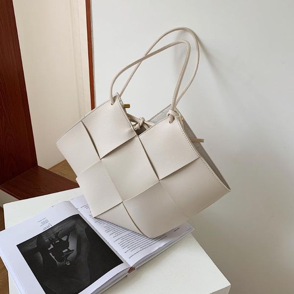 evening bags 2021 women's korean version fashion woven bag portable shoulder high capacity son-mother tote underarm
evening bags 2021 women's korean version fashion woven bag portable shoulder high capacity son-mother tote underarm