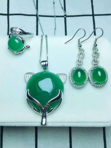 bracelet, earrings & necklace c13#925 silver inlaid natural chalcedony set, Black
bracelet, earrings & necklace c13#925 silver inlaid natural chalcedony set, Black