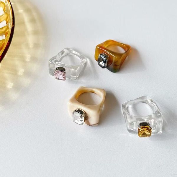 cluster rings 2021 fashion irregular square transparent acrylic for women girl shiny crystal finger ring minimalist anillos bague femme, Golden;silver
cluster rings 2021 fashion irregular square transparent acrylic for women girl shiny crystal finger ring minimalist anillos bague femme, Golden;silver
