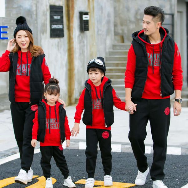and 2021 new autumn parent-child clothing winter fashion korean letter vt three piece daughter mother child sports suit w68-1, Blue
and 2021 new autumn parent-child clothing winter fashion korean letter vt three piece daughter mother child sports suit w68-1, Blue