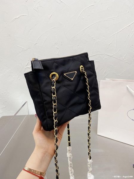 70% off design hand pujia nylon zipper bucket single shoulder diamond chain triangle p family vintage women's bag 90af, Red;black
70% off design hand pujia nylon zipper bucket single shoulder diamond chain triangle p family vintage women's bag 90af, Red;black