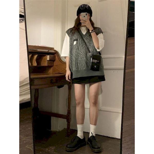 men's vests men sweater vest zebra striped loose knitted sweaters male all-match fashion casual v-neck korean style streetwear soft got, Black;white
men's vests men sweater vest zebra striped loose knitted sweaters male all-match fashion casual v-neck korean style streetwear soft got, Black;white