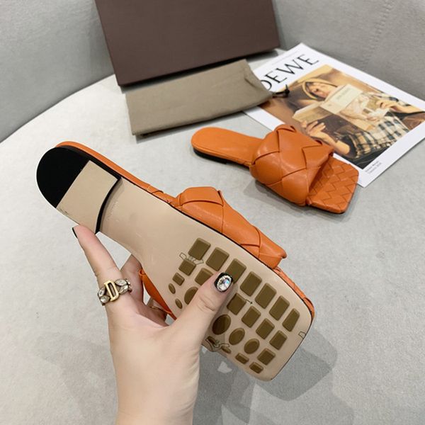2021 new luxury designer women slippers sandals ladies beach slipper tide male rivet stud slippers non-slip leather mens casual spikes shoes, Black 
2021 new luxury designer women slippers sandals ladies beach slipper tide male rivet stud slippers non-slip leather mens casual spikes shoes, Black