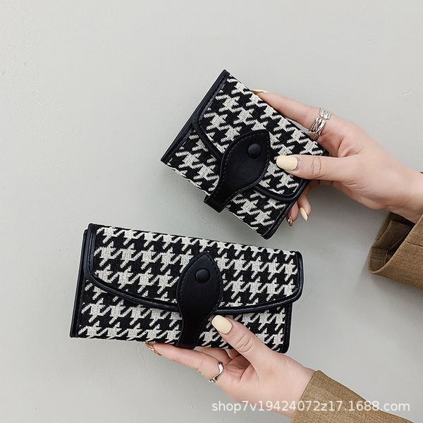 women's wallet long qianniao lattice 2021 new fashion folding buckle mobile phone change handbag, Red;black
women's wallet long qianniao lattice 2021 new fashion folding buckle mobile phone change handbag, Red;black
