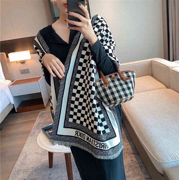 design 2021 autumn winter new black and white plaid fashion versatile cashmere scarf women's live broadcast, Blue;gray
design 2021 autumn winter new black and white plaid fashion versatile cashmere scarf women's live broadcast, Blue;gray