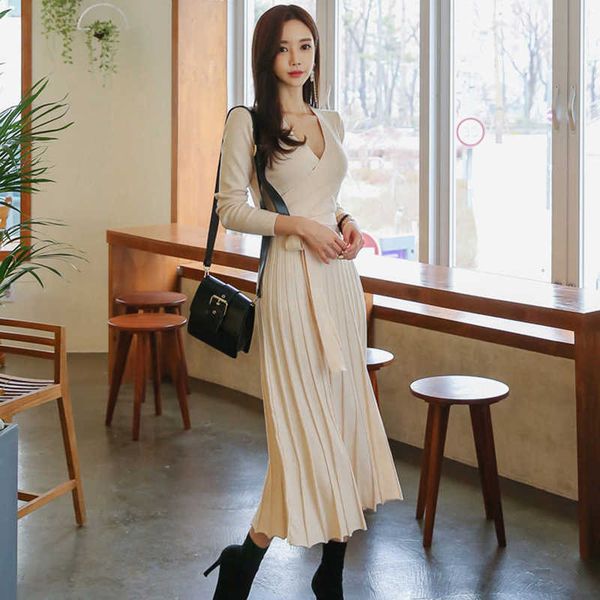 vintage pleated belt sweater dress women elegant office ladies knitted dresses long sleeve female autumn winter midi party dress 210529, Black;gray
vintage pleated belt sweater dress women elegant office ladies knitted dresses long sleeve female autumn winter midi party dress 210529, Black;gray