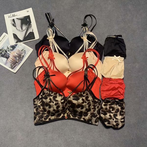 wanlizi 8017 new breathable thin bc cup spaghetti strap diamond push up wireless womens bra set, Red;black
wanlizi 8017 new breathable thin bc cup spaghetti strap diamond push up wireless womens bra set, Red;black
