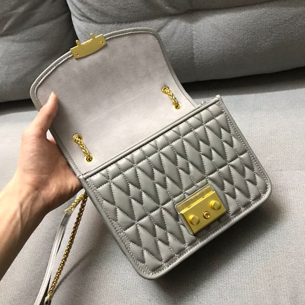 design handbag genuine leather women shoulder bag metal chain strap black wine red pink gray colors sheepskin purse gvbg
design handbag genuine leather women shoulder bag metal chain strap black wine red pink gray colors sheepskin purse gvbg