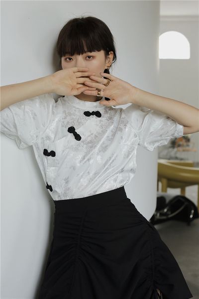 2021 new jacquard frog button white elegant women sleeve satin summer and blouse cheongsam chinese style 6j1l
2021 new jacquard frog button white elegant women sleeve satin summer and blouse cheongsam chinese style 6j1l