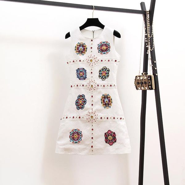 casual dresses est designer runway summer elegant floral applique sleeveless dress women short diamonds crystal beading button jacquar, Black;gray
casual dresses est designer runway summer elegant floral applique sleeveless dress women short diamonds crystal beading button jacquar, Black;gray