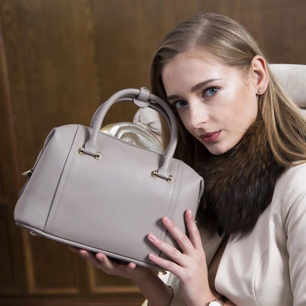 evening bags 2021 women's handbags british classic soft leather boston layer cowhide single shoulder messenger bag
evening bags 2021 women's handbags british classic soft leather boston layer cowhide single shoulder messenger bag