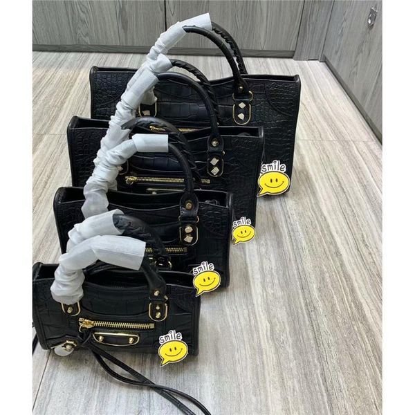 luxury handbags and storage better 2021 classic paris goat leather one shoulder cross carry rivet tassel mini locomotive ba
luxury handbags and storage better 2021 classic paris goat leather one shoulder cross carry rivet tassel mini locomotive ba