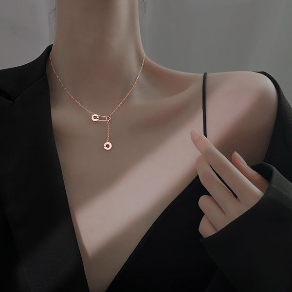 stainless steel paper-clip necklace female niche design feeling necklace summer collarbone new chain, Silver
stainless steel paper-clip necklace female niche design feeling necklace summer collarbone new chain, Silver