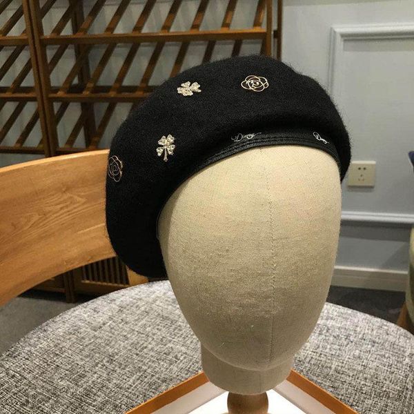 berets 2021 winter wool beret with crystal bee female cap autumn spring hat solid color women, Blue;gray
berets 2021 winter wool beret with crystal bee female cap autumn spring hat solid color women, Blue;gray