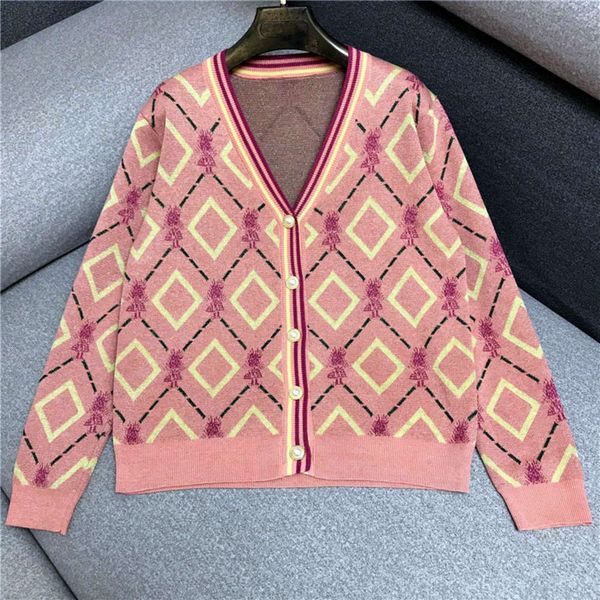 2020 new knitted cardigan women's v-neck contrast jacquard rhombic sweater jacket fashion, Black
2020 new knitted cardigan women's v-neck contrast jacquard rhombic sweater jacket fashion, Black