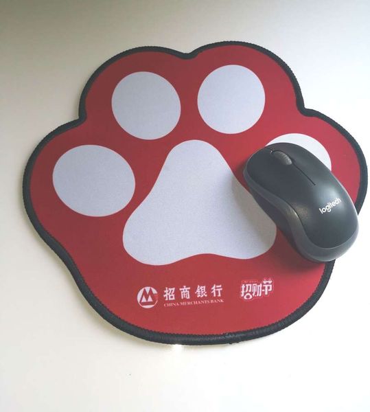 special shaped lovely rubber -skid pad for business advertising table mouse with locking edge and cloth surface
special shaped lovely rubber -skid pad for business advertising table mouse with locking edge and cloth surface