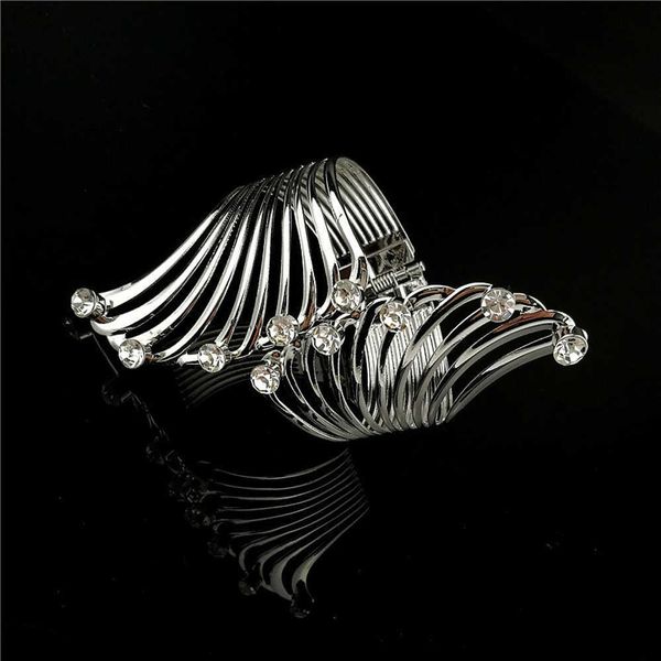 luxury feather rhinestone bangle glitter metal plating hollow wrist decor for women fashion wings cuff bangle jewelry gifts q0719, Black
luxury feather rhinestone bangle glitter metal plating hollow wrist decor for women fashion wings cuff bangle jewelry gifts q0719, Black