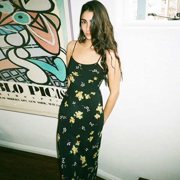 2021 new floral summer woman print spaghetti straps sleeveless party long ladies chic a line casual beach robe kcwe, Black;gray
2021 new floral summer woman print spaghetti straps sleeveless party long ladies chic a line casual beach robe kcwe, Black;gray