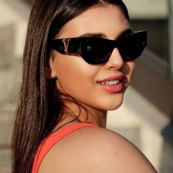 sunglasses 2021 fashion v letter brand designer women cat eye for men vintage female gradient lens glasses, White;black
sunglasses 2021 fashion v letter brand designer women cat eye for men vintage female gradient lens glasses, White;black