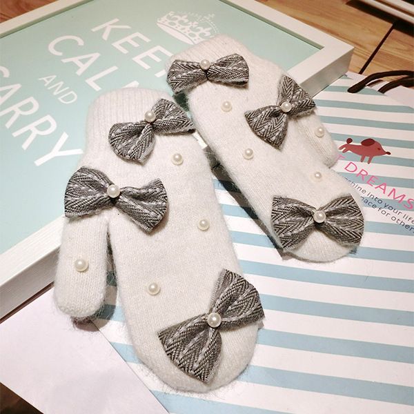 gloves handmade rabbit hair blended mittens women' autumn and winter warm wool bow pearl, Blue;gray
gloves handmade rabbit hair blended mittens women' autumn and winter warm wool bow pearl, Blue;gray