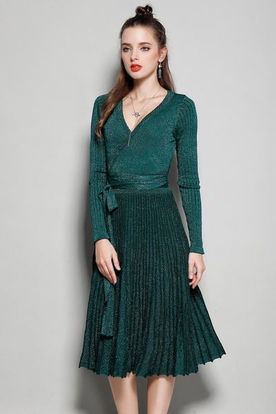 new 2021 autumn winter vintage bright silk cross v neck knitted pleated dress women elegant long sleeve party sequin dress, Black;gray
new 2021 autumn winter vintage bright silk cross v neck knitted pleated dress women elegant long sleeve party sequin dress, Black;gray