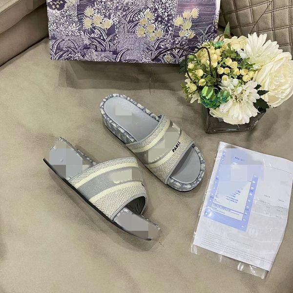 2021 paris womensscuffs summer sandals beach slide slippers girls flip flops loafers beautiful embroidered slipper kj0001, Black
2021 paris womensscuffs summer sandals beach slide slippers girls flip flops loafers beautiful embroidered slipper kj0001, Black
