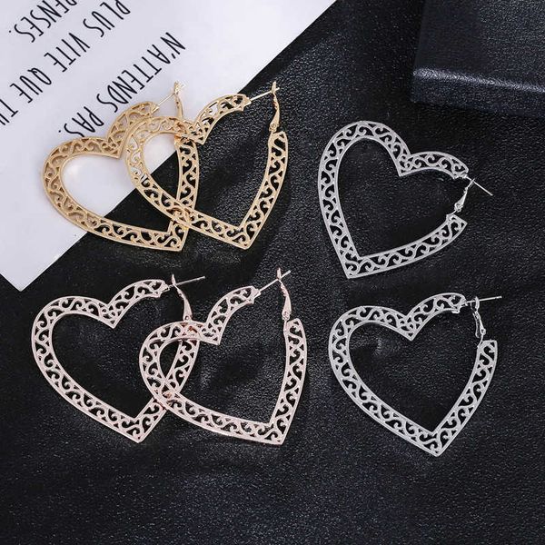 geometric pattern love earrings for women, Silver
geometric pattern love earrings for women, Silver