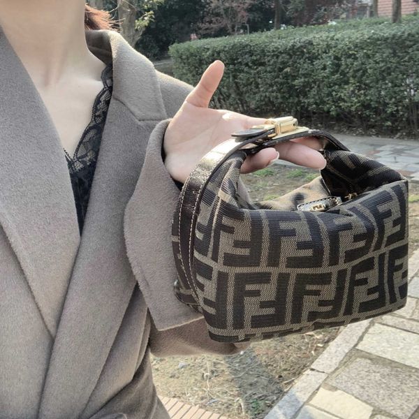 20 spring and summer new net red old flower mini one shoulder cross carry lunch box bag pillow dog walking hand handbag zly
20 spring and summer new net red old flower mini one shoulder cross carry lunch box bag pillow dog walking hand handbag zly