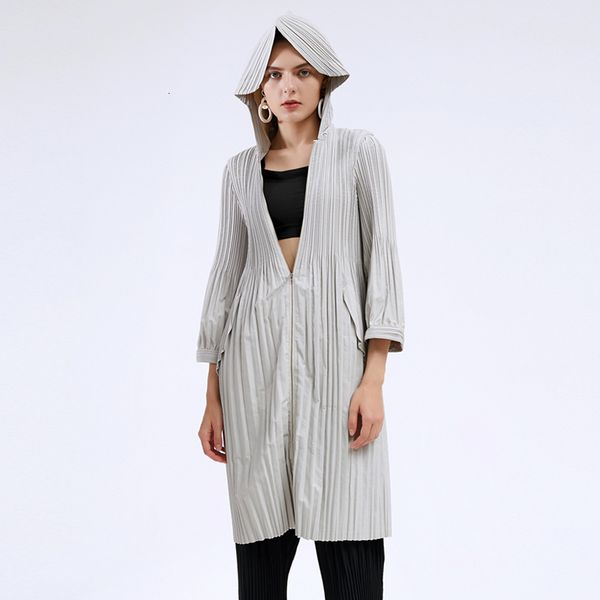 2021 new pleated autumn korean temperament loose plus size long women's windbreaker trench coat casual hooded jacket 8t2e, Tan;black
2021 new pleated autumn korean temperament loose plus size long women's windbreaker trench coat casual hooded jacket 8t2e, Tan;black