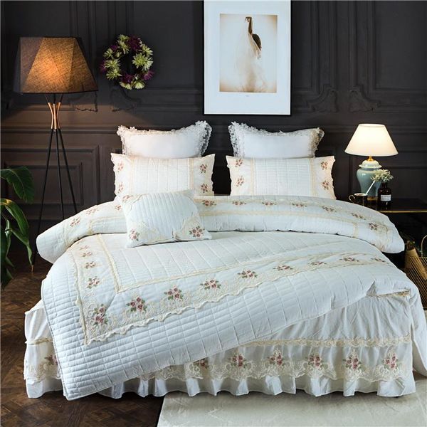 4pcs cotton quilted lace embroidery luxury bedding sets king size duvet cover set bed skirt set pillowcase bedclothes
4pcs cotton quilted lace embroidery luxury bedding sets king size duvet cover set bed skirt set pillowcase bedclothes