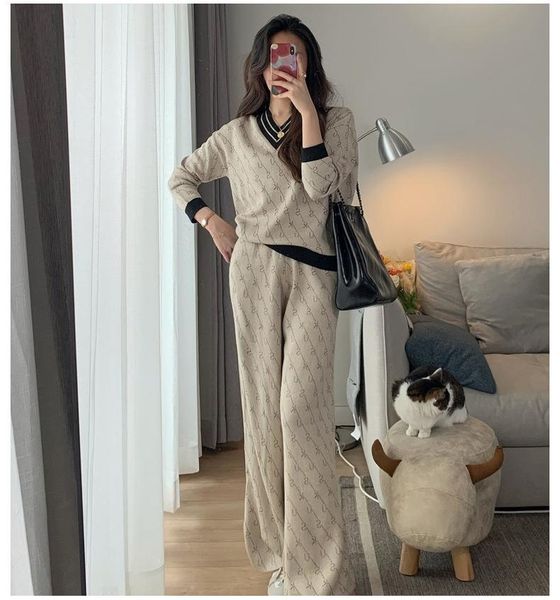 women's two piece pants women rushed v-neck full pattern 's knitted suit double - sided jacquard sweater and wide legs 2 set 2021, White
women's two piece pants women rushed v-neck full pattern 's knitted suit double - sided jacquard sweater and wide legs 2 set 2021, White