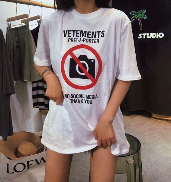 2021 new ss nova nenhuma foto impressa t shirt das mulheres dos homens alta qualidade 1:1 nenhum vetements de mdia social camisetas rnl0, Black
2021 new ss nova nenhuma foto impressa t shirt das mulheres dos homens alta qualidade 1:1 nenhum vetements de mdia social camisetas rnl0, Black