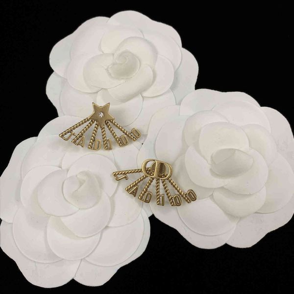 2021 newd family new cd letter star dijia net red temperament female brass s925 silver needle earrings-wholesale, Golden
2021 newd family new cd letter star dijia net red temperament female brass s925 silver needle earrings-wholesale, Golden