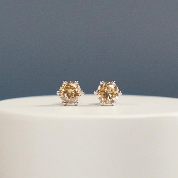 stud boeycjr 925 classic 6 prongs silver 0.5/1ct champagne moissanite vvs1 fine jewelry diamond earring for women gift, Golden;silver
stud boeycjr 925 classic 6 prongs silver 0.5/1ct champagne moissanite vvs1 fine jewelry diamond earring for women gift, Golden;silver