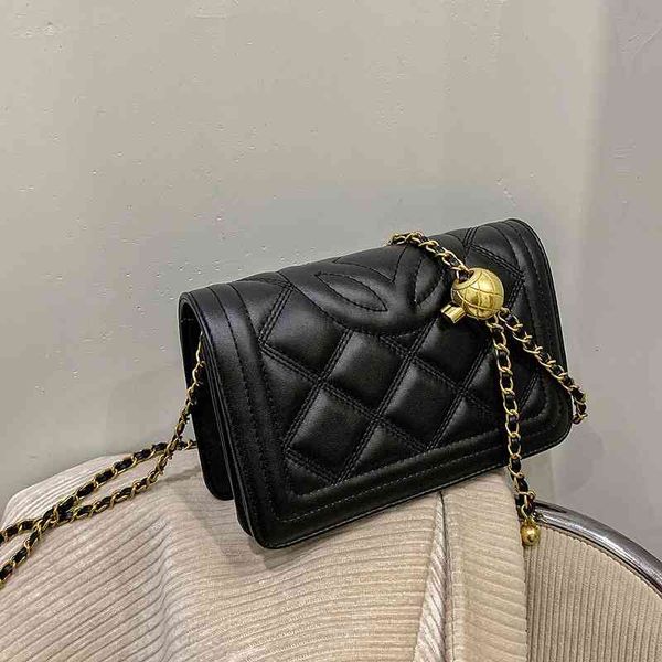 xiaoxiangfeng lingge chain bag female 2021 fashion autumn winter net red atmosphere one shoulder messenger small square, Black;red
xiaoxiangfeng lingge chain bag female 2021 fashion autumn winter net red atmosphere one shoulder messenger small square, Black;red