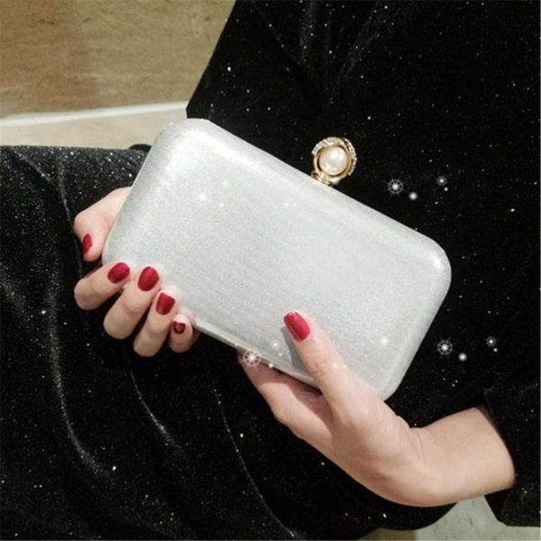 fashion2021 new sequin hand women's diamond inlaid banquet dinner slanting small square bag, fashionable and versatile bag
fashion2021 new sequin hand women's diamond inlaid banquet dinner slanting small square bag, fashionable and versatile bag