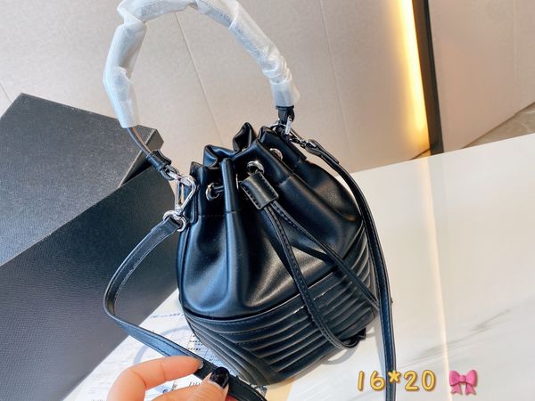 fashion casual handbag luxury designers women shoulder bags latest arrival ladies diagonal all-match street shooting bucket drawstring bag
fashion casual handbag luxury designers women shoulder bags latest arrival ladies diagonal all-match street shooting bucket drawstring bag