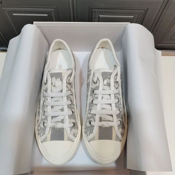 fashion lace up luxurys designers women flat sneaker platform white casual low shoes size 35-40 vintage mjk002, Red;white
fashion lace up luxurys designers women flat sneaker platform white casual low shoes size 35-40 vintage mjk002, Red;white