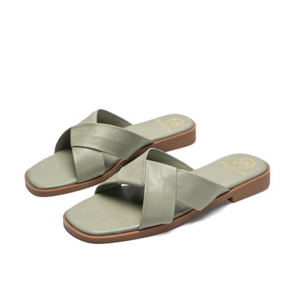 summer new ladies lightweight candy color soft bottom outer wear flat bottom all-match casual lady beach sandals and slippers, Black
summer new ladies lightweight candy color soft bottom outer wear flat bottom all-match casual lady beach sandals and slippers, Black