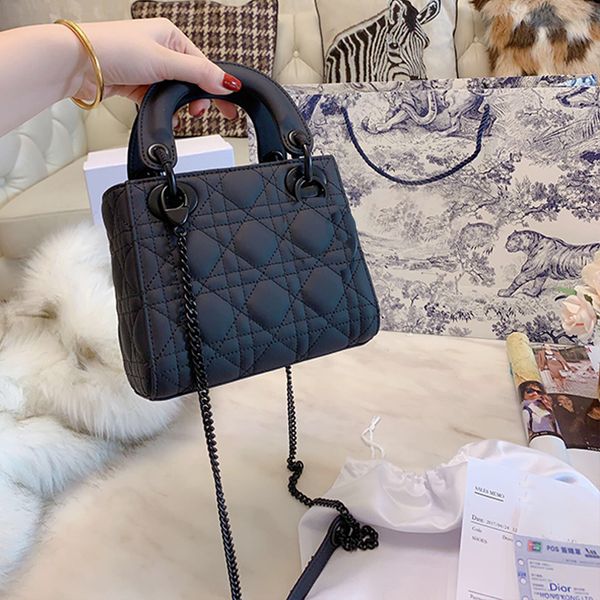2021designer luxury handbags purses women shoulder bag genuine leather with houndstooth fabric crossbodybag saddle handbag bag, Red;black
2021designer luxury handbags purses women shoulder bag genuine leather with houndstooth fabric crossbodybag saddle handbag bag, Red;black