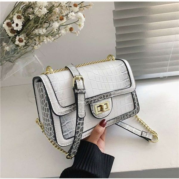 2021 portable women's bag simple small square fashionable one shoulder messenger chain
2021 portable women's bag simple small square fashionable one shoulder messenger chain