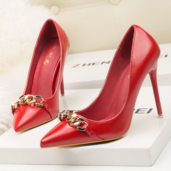 9616-a7 (special offer) fashion metal chain womens shoes stiletto heel high heel pointed toe shoes high heels, Black
9616-a7 (special offer) fashion metal chain womens shoes stiletto heel high heel pointed toe shoes high heels, Black