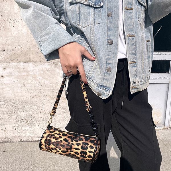 2021 new designer women chain leopard print shoulder bags vintage female messenger crossbody bag ladies bolsas underarm bag
2021 new designer women chain leopard print shoulder bags vintage female messenger crossbody bag ladies bolsas underarm bag