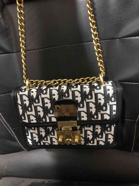 luxury design handbag 2021 new d family embroidered canvas small square single shoulder slung hundred s trendy women's bag
luxury design handbag 2021 new d family embroidered canvas small square single shoulder slung hundred s trendy women's bag