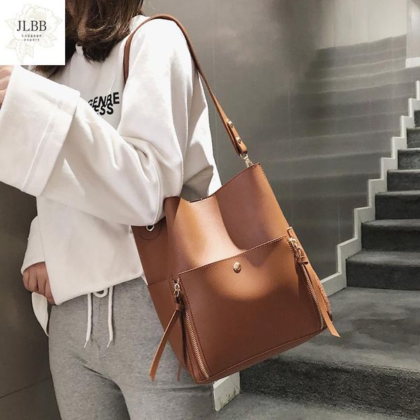 casual women buckets bag designer handbags luxury pu leather shouder messenger bags large capacity totes female set bag purses
casual women buckets bag designer handbags luxury pu leather shouder messenger bags large capacity totes female set bag purses