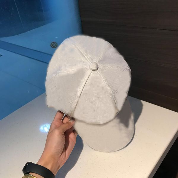 classic baseball cap men women fashion design cotton embroidery adjustable sports caual sun beanie hat head wear with box, Blue;gray
classic baseball cap men women fashion design cotton embroidery adjustable sports caual sun beanie hat head wear with box, Blue;gray