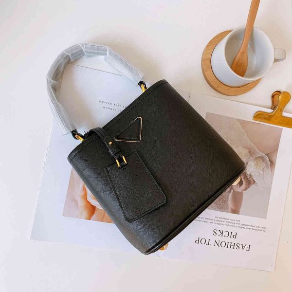 designer akend p family leather mini bucket versatile cross pattern portable one shoulder slanting sma zhouzhoubao123 telfar bags
designer akend p family leather mini bucket versatile cross pattern portable one shoulder slanting sma zhouzhoubao123 telfar bags