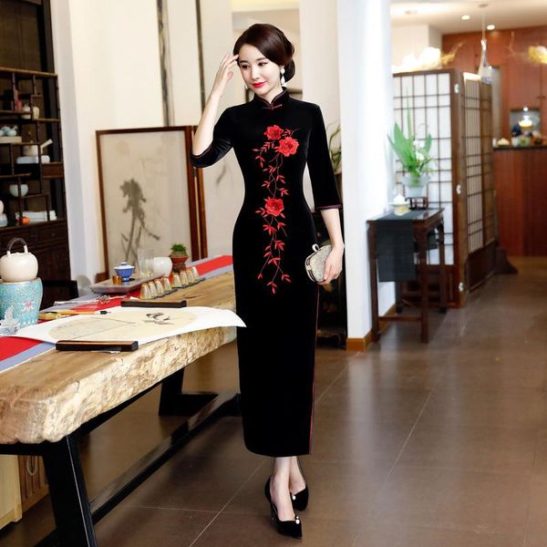 casual dresses women black velour qipao traditional chinese long cheongsam dress slim print red flowers vantage button vestido oversize 4xl, Black;gray
casual dresses women black velour qipao traditional chinese long cheongsam dress slim print red flowers vantage button vestido oversize 4xl, Black;gray